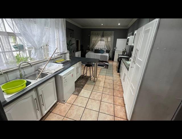 4 BEDROOM HOUSE FOR SALE IN FLORENTIA